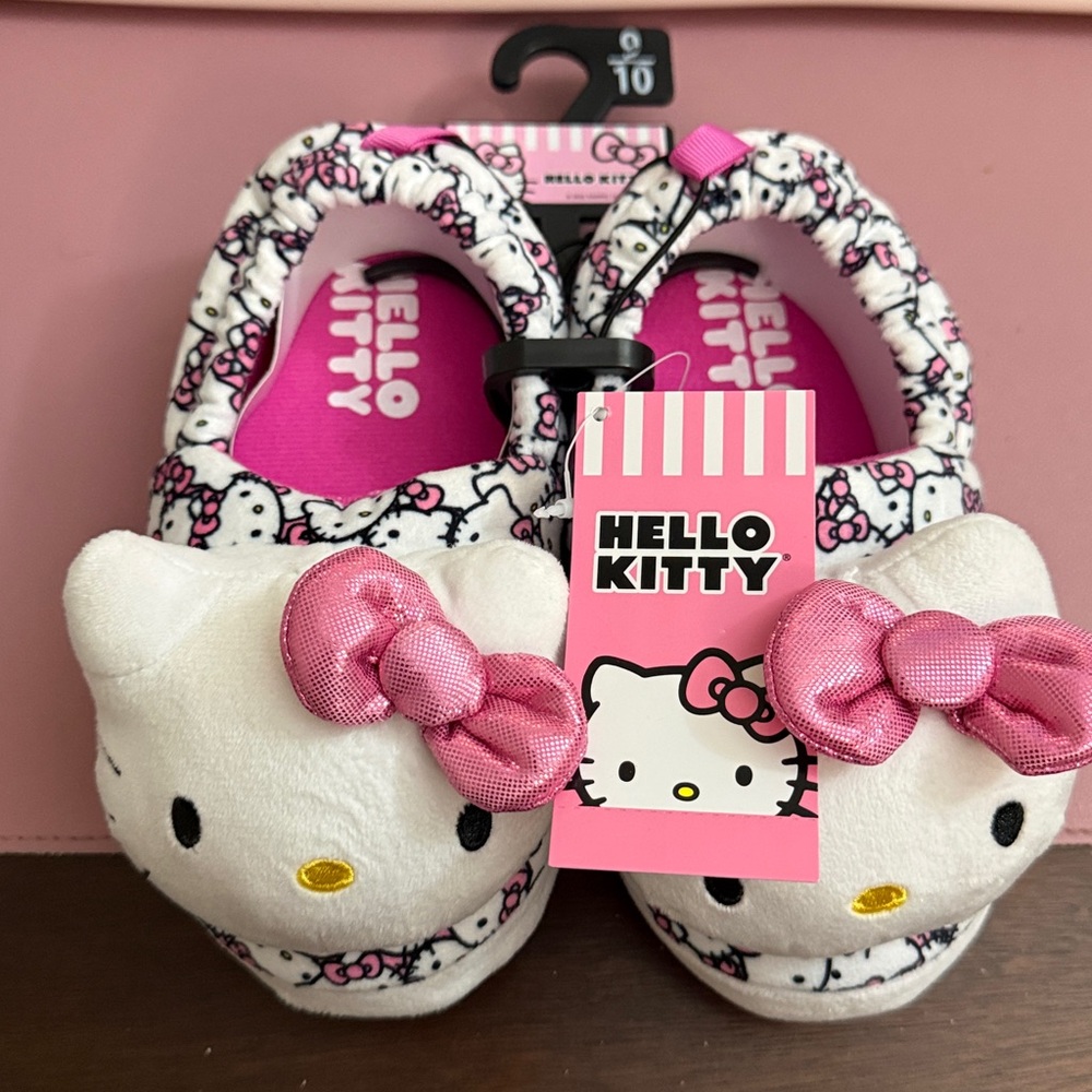 Hello Kitty Plush Slippers, Size 9/10, NWT